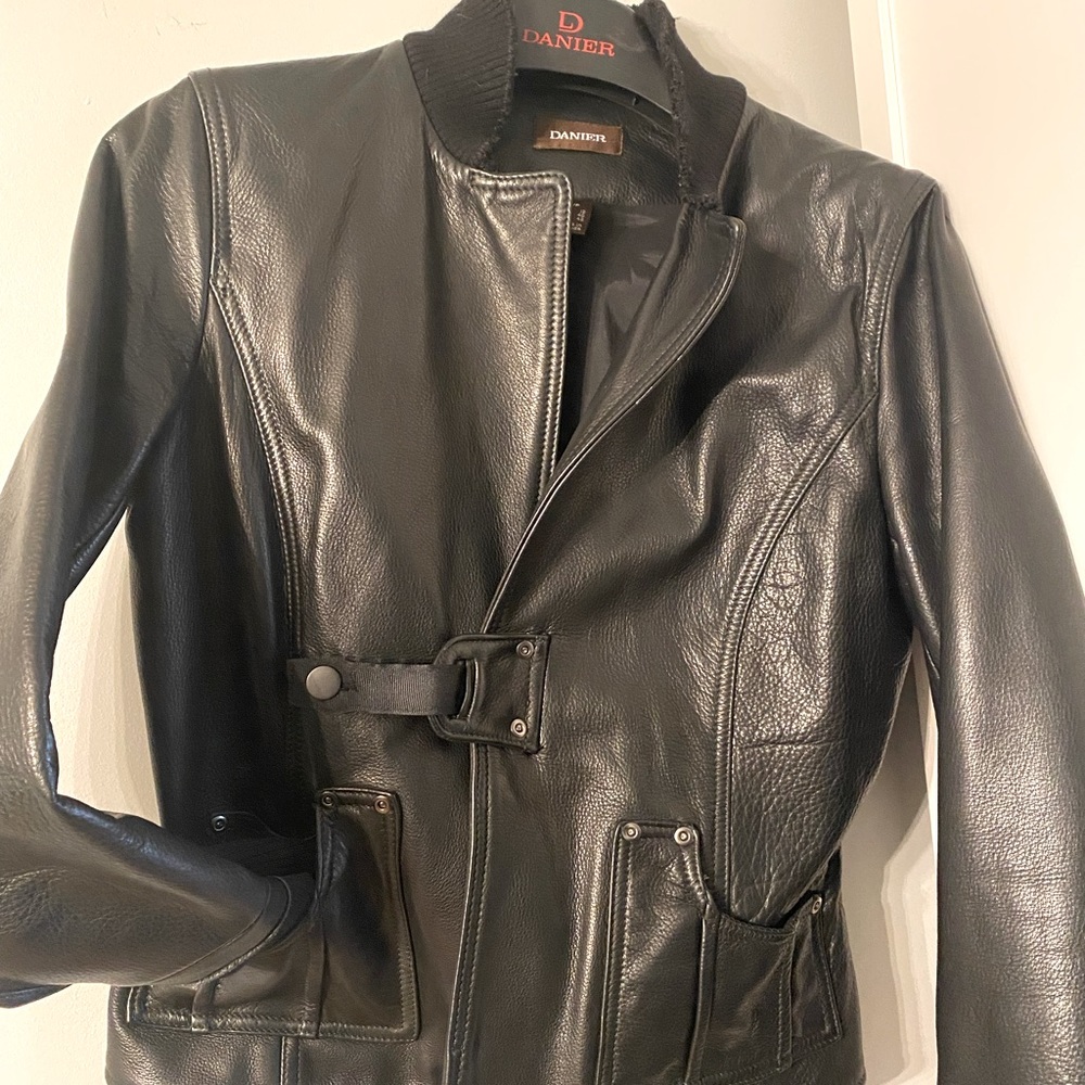 Beautiful heavyweight leather jacket with great detailing